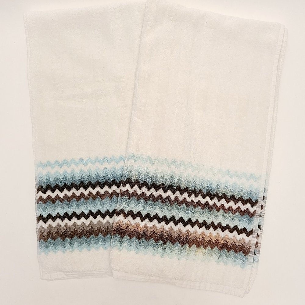 Threshold Target Brand Cream, Grey and Blue Chevron Pattern Bath Towels (2)